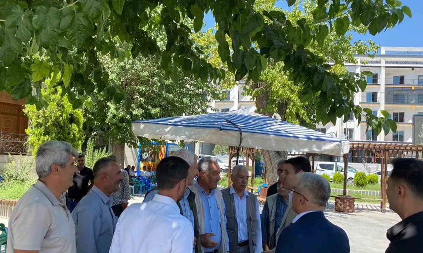 Mardin kaymakamı esnafla bir araya geldi