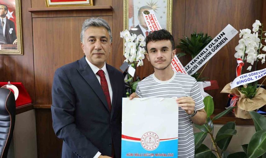 Ağrılı öğrenci Semih Süheyb Han, Kur’an-ı Kerim yarışmasında Türkiye ikincisi oldu