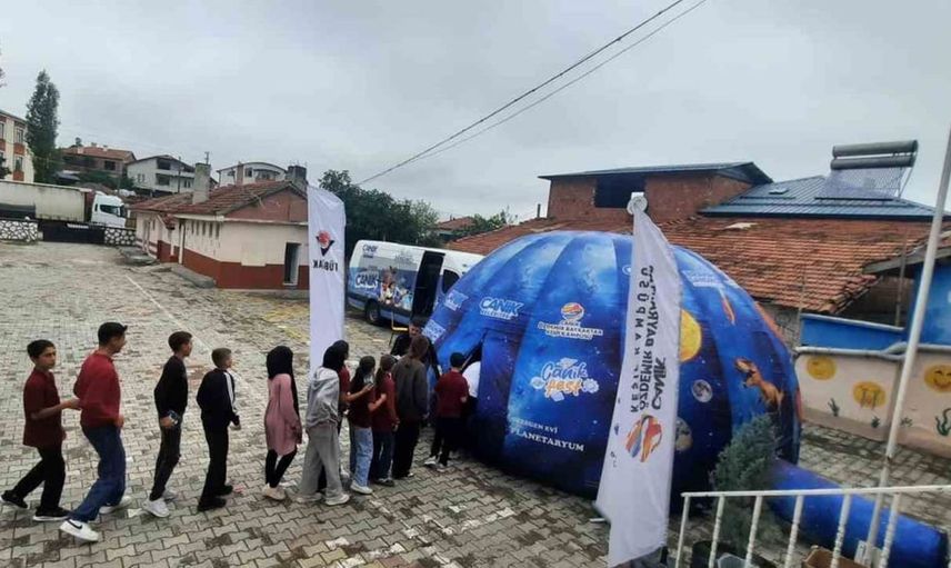 Türkiye'nin ilk insansı robotu canikman kırsal okulda öğrencilere ilham verdi