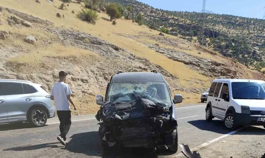 Siirt’te trafik kazasında 4 kişi yaralandı