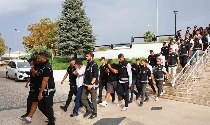 Muğla'da 'Sokaklar Güvende' operasyonu gerçekleştirilerek 42 kişi gözaltına alındı