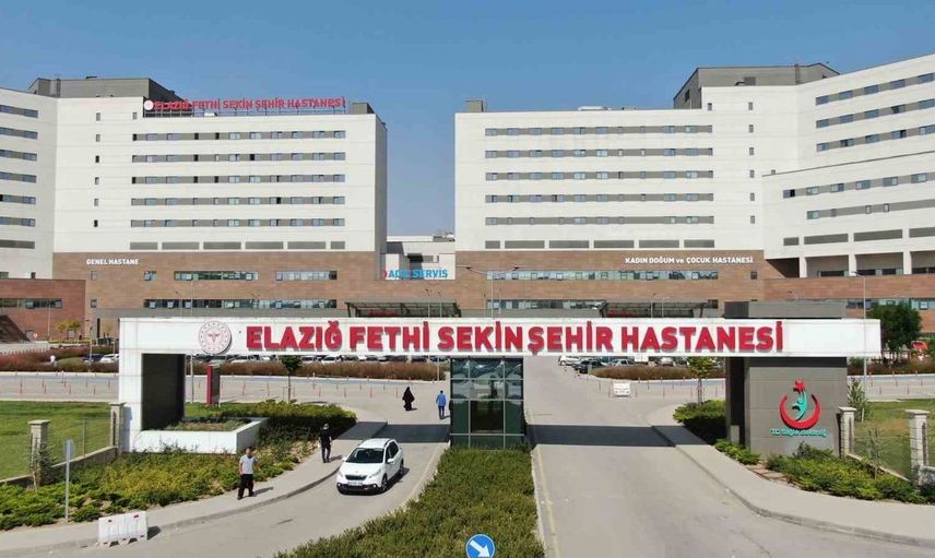 Yol kenarında ağır yaralı bulunan polis memuru hastanede hayatını kaybetti