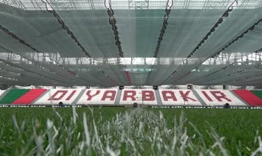 Diyarbakır Stadyumu'ndaki hazırlıklar Vali Zorluoğlu tarafından denetlendi