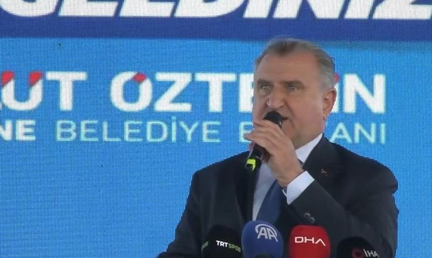 Osman Aşkın Bak, 'yüzme bilmeyen kalmasın' projesiyle 12 milyon çocuğa hizmet verdik