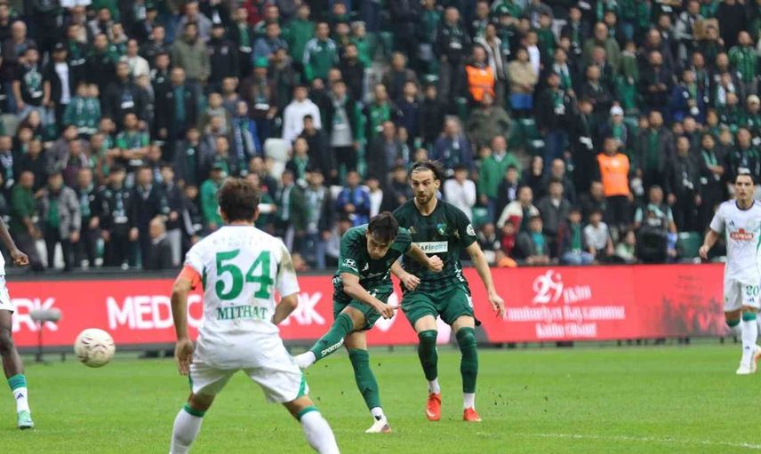 Kocaelispor ve Çaykur Rizespor golsüz berabere: ilk yarıda heyecan dorukta