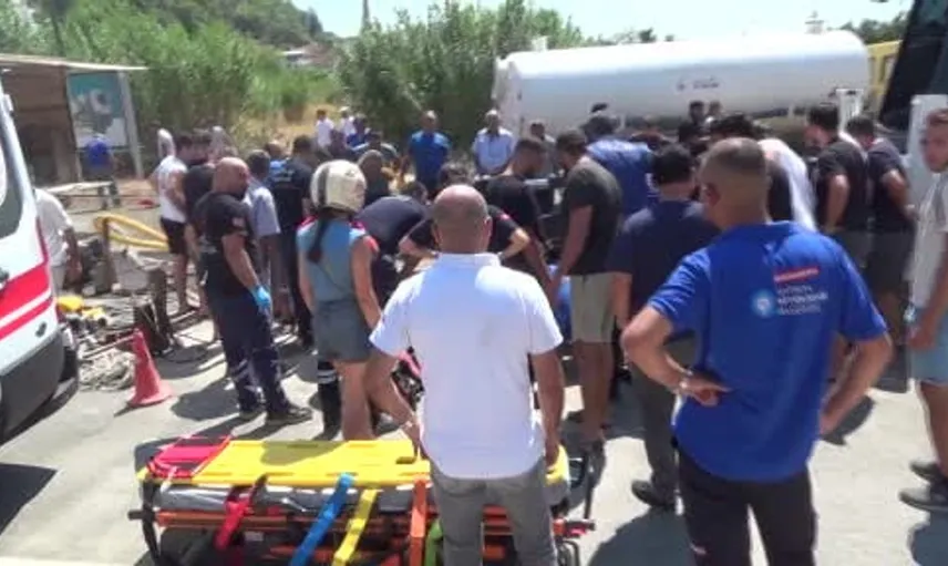 Antalya'da göçük altında kalan işçi için kurtarma çalışmaları