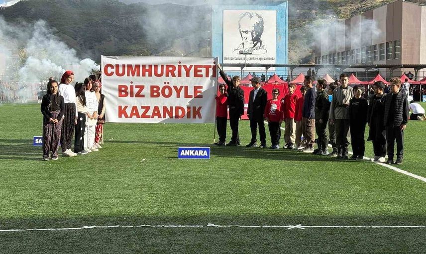 Tunceli’de 29 Ekim Cumhuriyet Bayramı’nın coşkulu kutlamaları