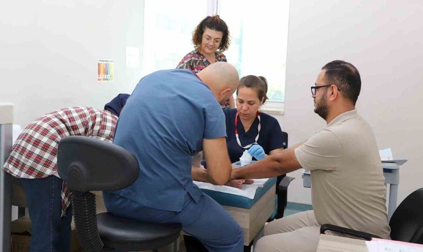 Aksu Belediyesi’nden çocuklara sünnet uygulaması: Sağlık ve hijyen ön planda