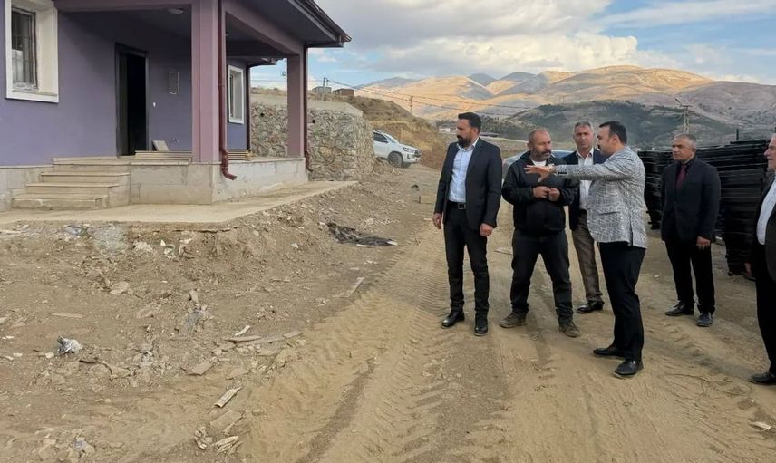 Kaymakam pelvan, deprem konutları ve çocuk parklarını yerinde inceledi
