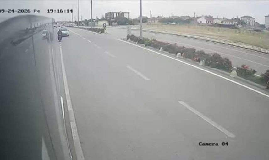 Karaman'da elektrikli bisiklet sürücüsü otomobilin çarpmasıyla havaya fırladı