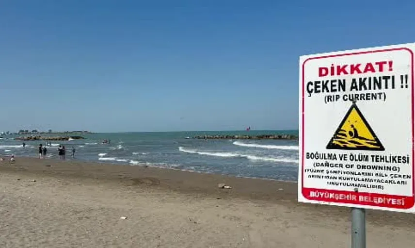 Samsun'da denizde peş peşe boğulma tehlikesi: 4 kişi hastaneye kaldırıldı