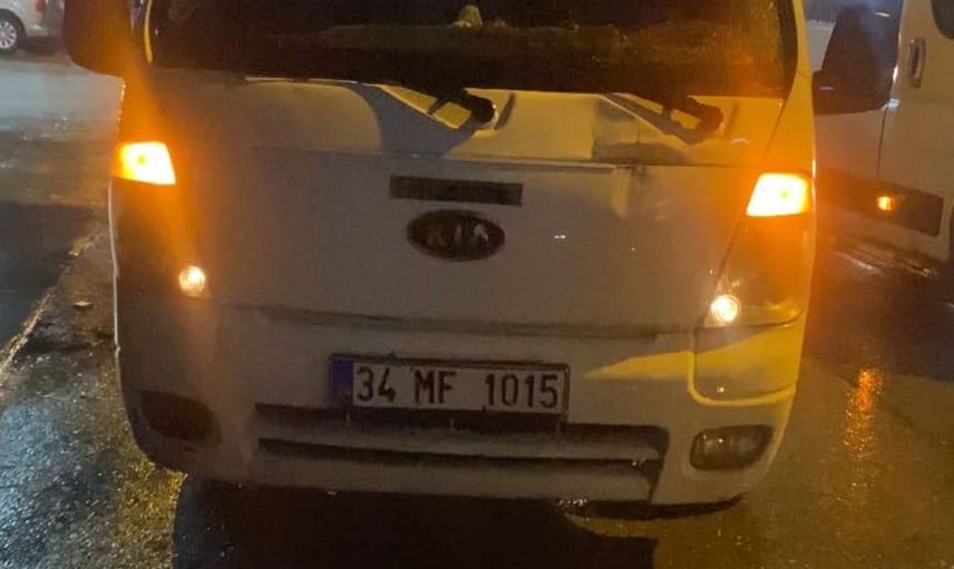 Başakşehir'de İETT otobüsünü kesti, dakikalarca ilerlemesine izin vermedi