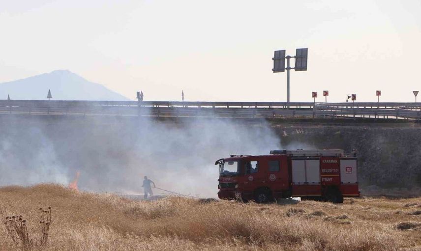 Karaman’da otluk alanda çıkan yangın itfaiye ekiplerince söndürüldü