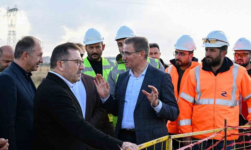 Erzurum'da yeni stadyum inşaatında önemli ziyaret: Vali Baruş ve Milletvekili Altınok'tan detaylı inceleme
