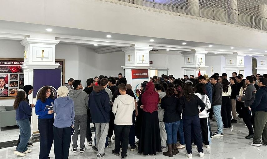 Afyonkarahisar'da polis öğrencileri güvenlik konusunda bilgilendirdi