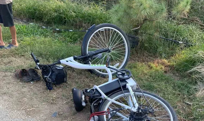 Alkollü bisiklet sürücüsünün direğe çarpma anı Bursa'da meydana geldi
