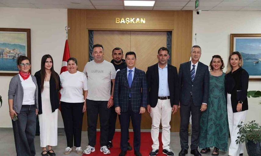 Selimiye Mahallesi muhtarı ve sakinlerinden başkan ünlü'ye teşekkür ziyareti