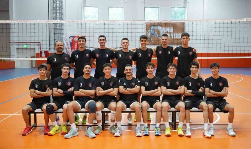 Acıpayam voleybolda genç yeteneklerle hedef büyütüyor