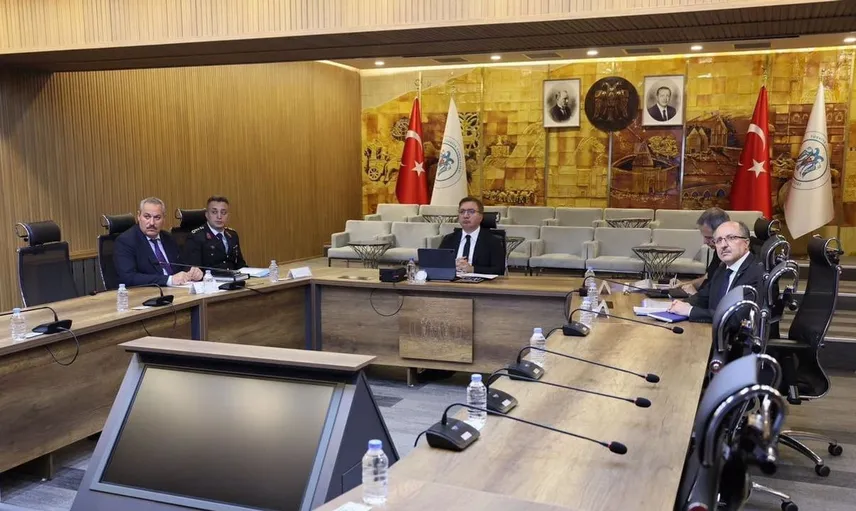 Erzincan valisi, yurt güvenliği toplantısında önemli değerlendirmelerde bulundu