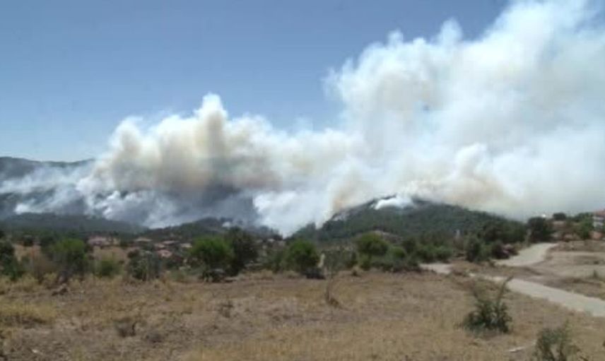 Balıkesir'in Gömeç ilçesinde yangın devam ediyor