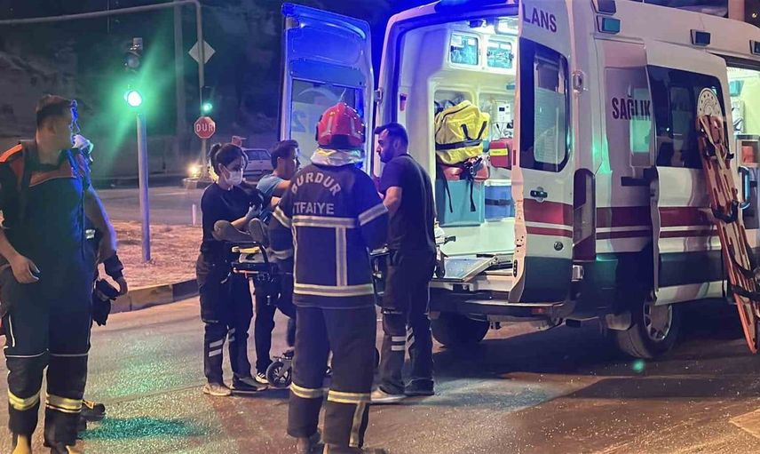 Burdur'da tarım işçilerini taşıyan minibüsün devrilmesi sonucunda 9 kişi yaralandı