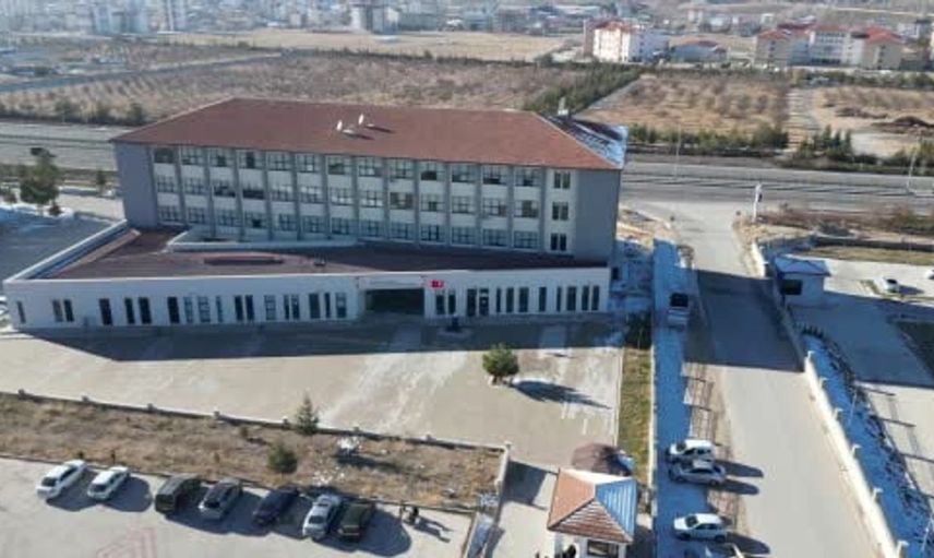 Niğde'de meslek lisesi öğrencileri hem üretiyor hem geleceğe hazırlanıyor