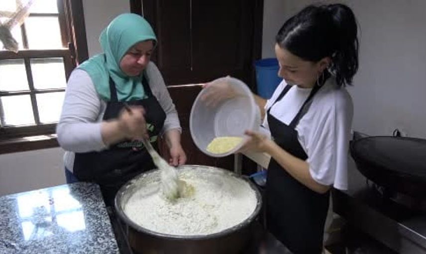 Amasya'nın lezzetli sıcağı: Sıkma tarhana çorbası