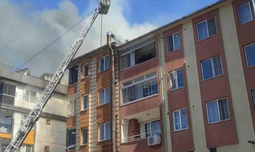 Eyüpsultan'da fırının havalandırma borusunda çıkan yangın bitişik binaya sıçradı
