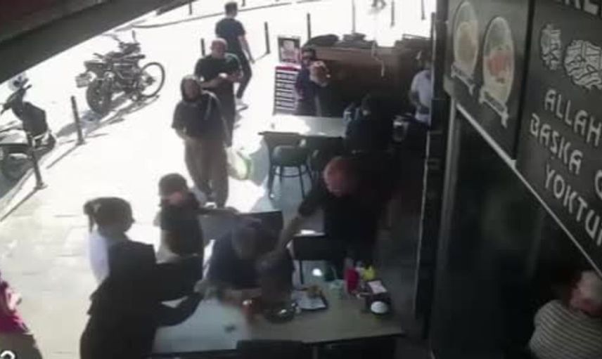 Konya'da polis memuru kadın boğulmasını önledi: Heimlich manevrası hayat kurtardı