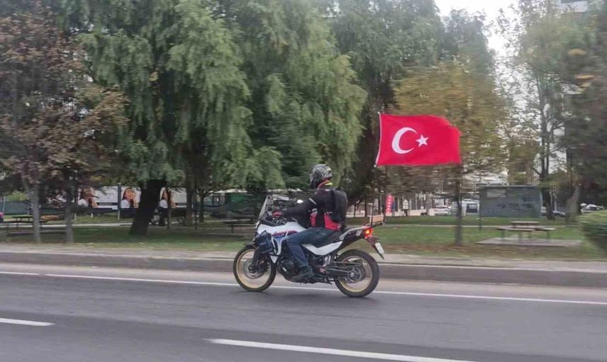 Cumhuriyet Bayramı coşkusunu motosikletle yaşadı