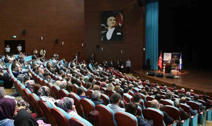 Uşak'ta gençlerle tarihin derinliklerine inildi: Timsal Karabekir ile söyleşi