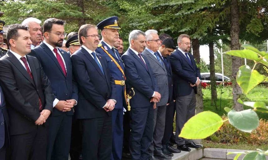 Cumhuriyet Bayramı'nda şehitler anıldı