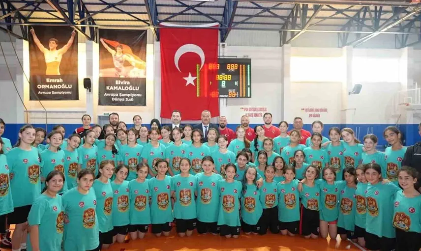 Üzümlü'de güreşçilerin geleceği için önemli bir kamp düzenlendi