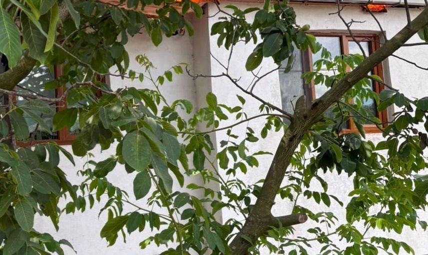 Gönen'de 2 katlı evde yangın: ciddi hasar meydana geldi
