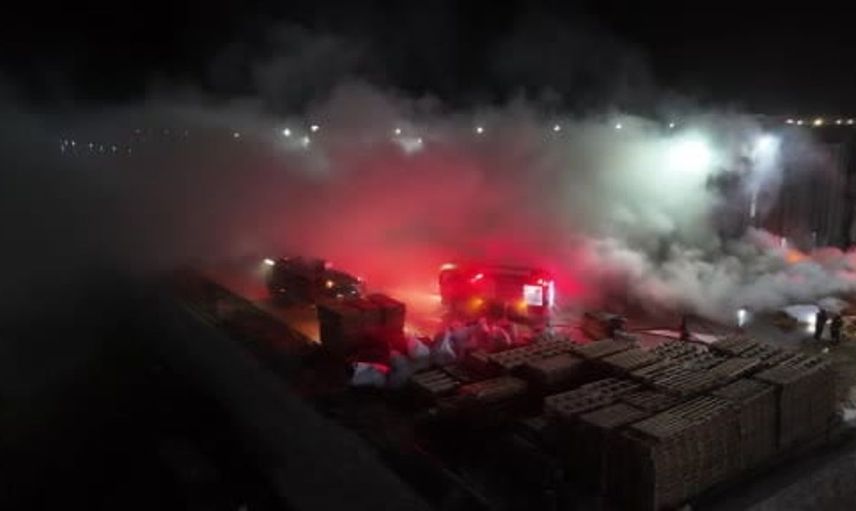 Eskişehir'de fabrikada çıkan yangın söndürülmeye çalışılıyor