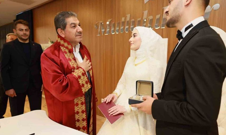 Esenler Baştabya Nikah Bahçesi'nde çiftlere özel ücretsiz hatıra hizmeti