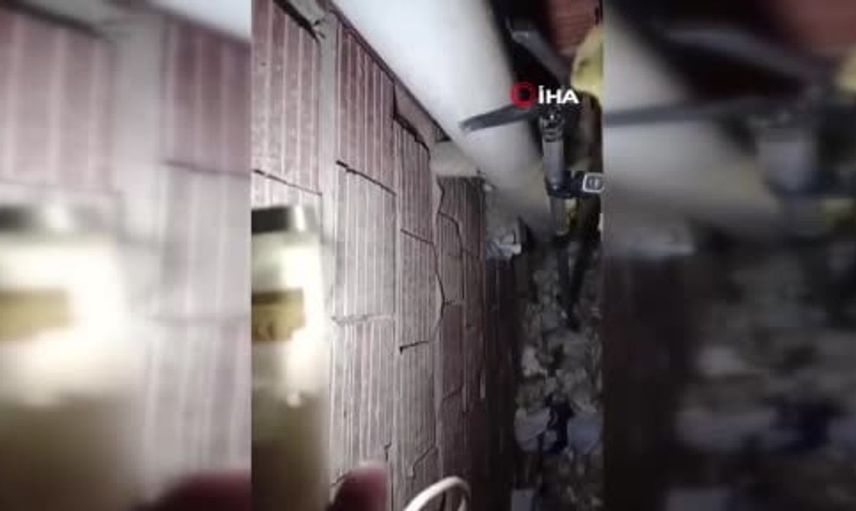Alanya'da sokak kedisi havalandırma boşluğundan kurtarıldı