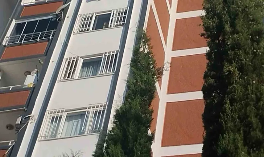Adıyaman'da mahsur kalan yavru kedi itfaiye tarafından kurtarıldı