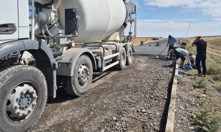 Büyük Pirveli köyünde güvenli ulaşım için yol çalışmaları hız kazandı
