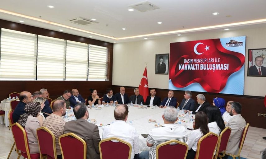 Elazığ valisi numan hatipoğlu gazetecilerle bir araya geldi