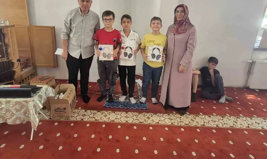 Şaloğlu Camii'nde yaz dönemi Kur’an kursu coşkuyla tamamlandı