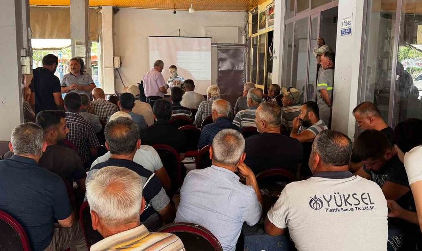 Efeler'de üreticilere bitki koruma ürünleri ve b-reçete sistemi anlatıldı