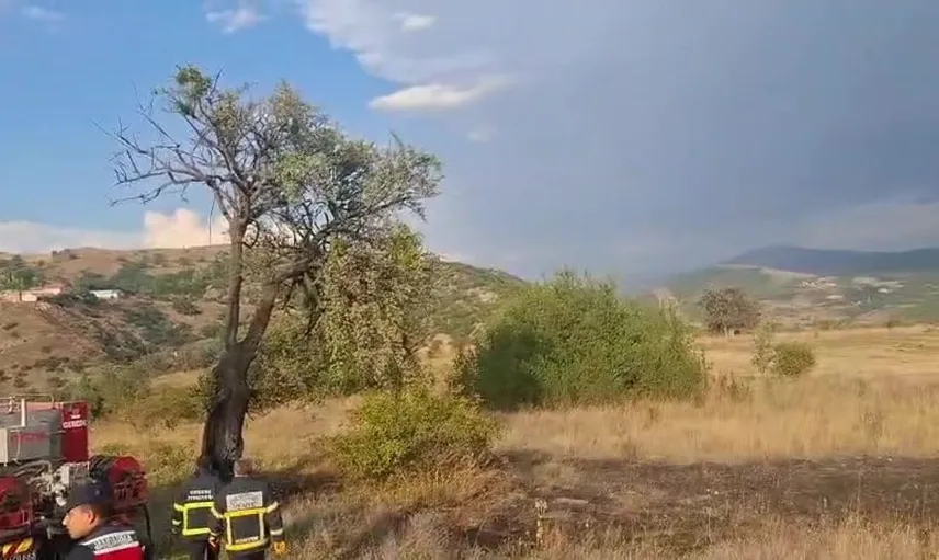 Bolu'da yıldırım düşmesi arazi yangınına neden oldu