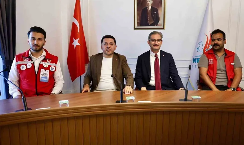 Damla gönüllülük hareketi heyeti, Nevşehir Belediye Başkanı Arı'yı ziyaret etti