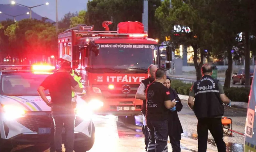 Denizli'de motosiklet kazası: Kadın sürücü halk otobüsünün altında kalarak hayatını kaybetti