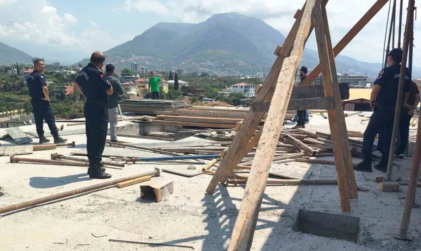 Alanya'da intihar girişiminde bulunan şahıs, suçunu canlı yayında duyurdu