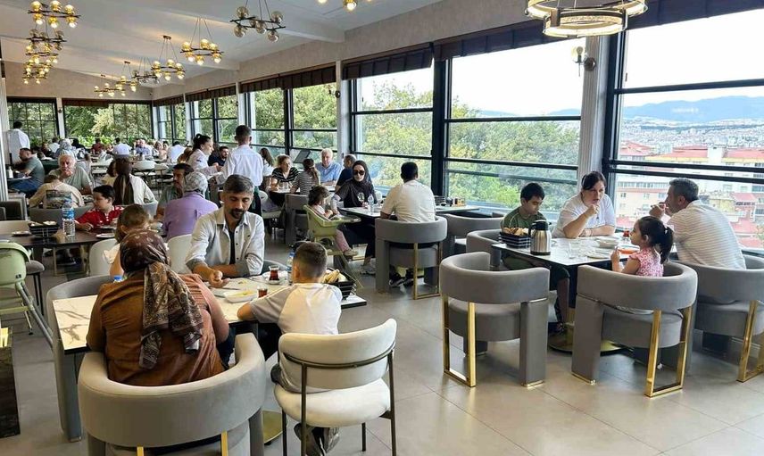 Başkan Sandıkçı: 'Meşe tesisleri’nde emeklilerimize yüzde 30 indirim sağlamaya devam ediyoruz'