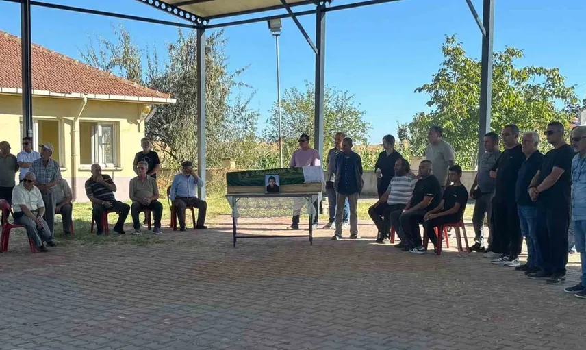 7 yaşındaki Çağlar Özay, Babaeski'de son yolculuğuna gözyaşlarıyla uğurlandı