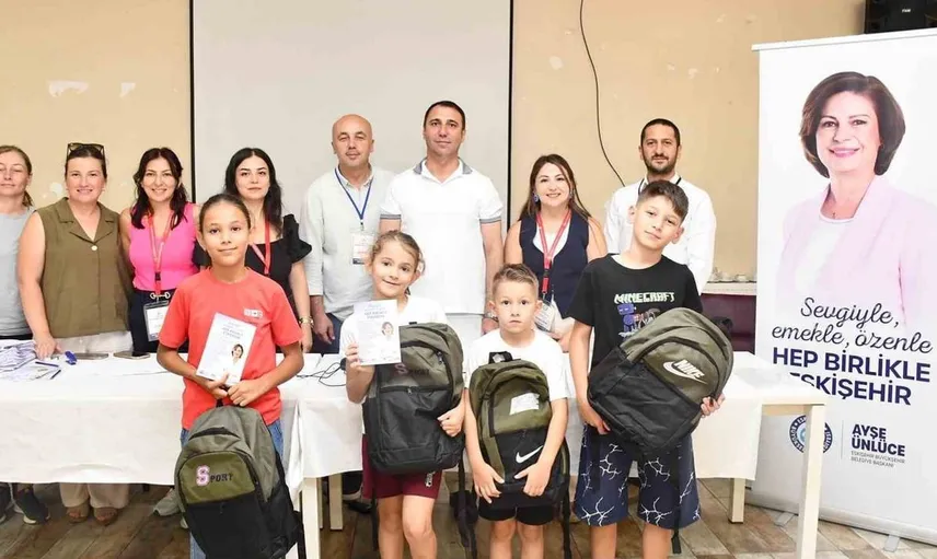 Beylikova’da ilköğretim öğrencilerine belediyeden kırtasiye yardımı