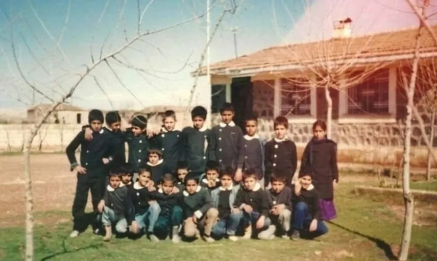 Uzun yıllar sonra köy okulunda buluşan öğretmen ve öğrencileri duygusal anlar yaşadı